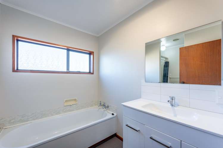2/10 Miro Street Glenwood_15