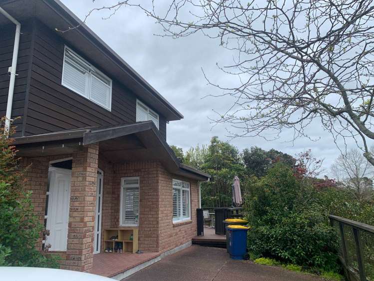 1 Oakford Park Crescent Greenhithe_0