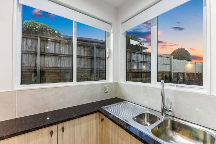 52 Chesterfield Way Orewa_39