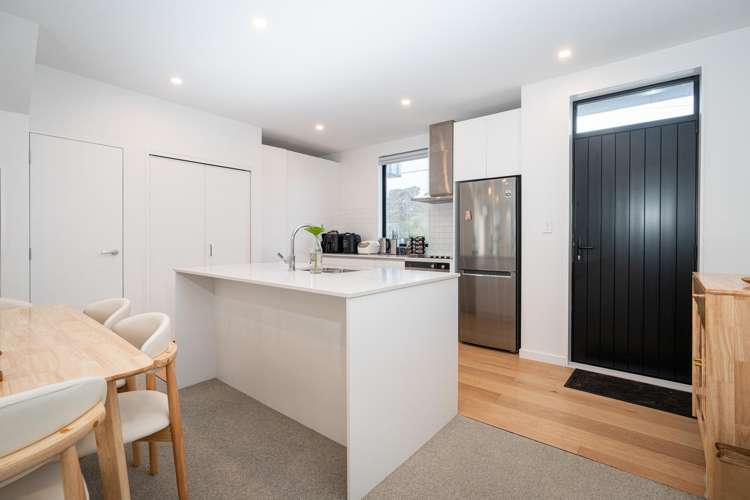 2/210 Karori Road Karori_8