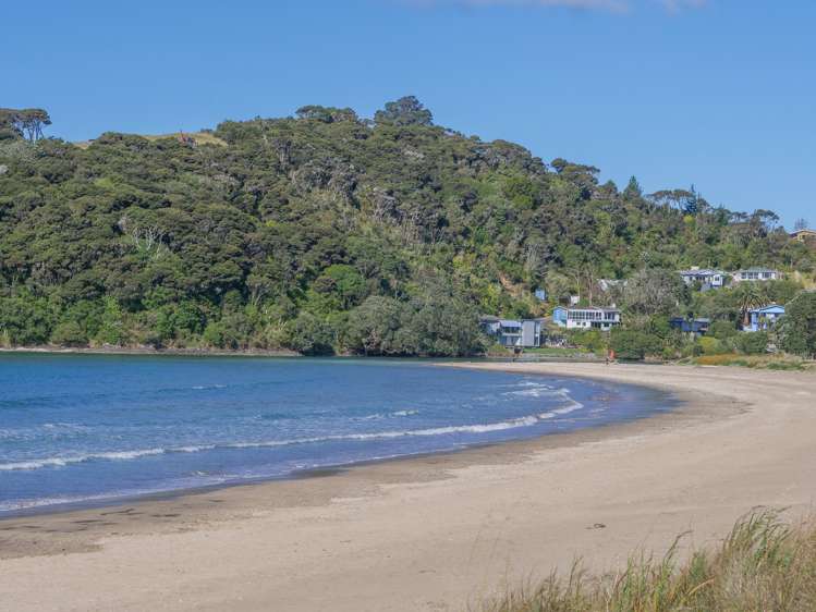 2 Flame Tree Lane Taipa_19