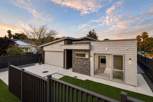 Stylish New Home in Sought-After Riverhead