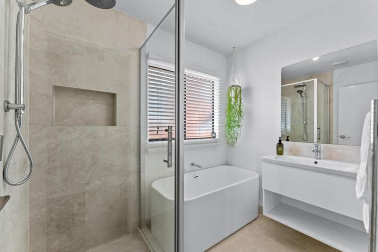 2/9 Hogans Road Glenfield_10