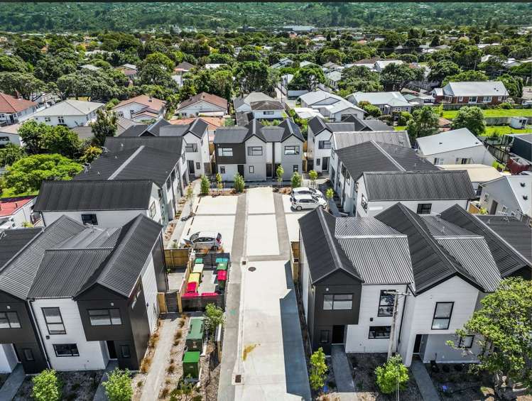 8/15 Brook Street Waiwhetu_1