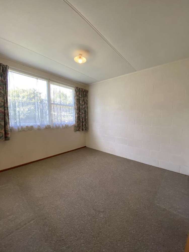 4/173 Kimbolton Road Feilding_7