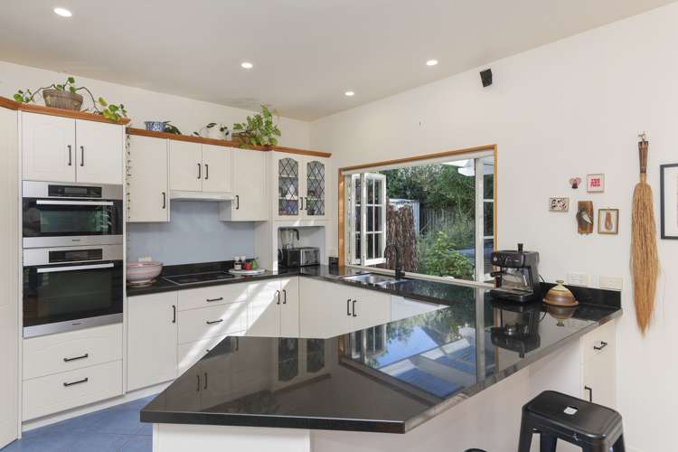 21 Ocean Park Wainui_11