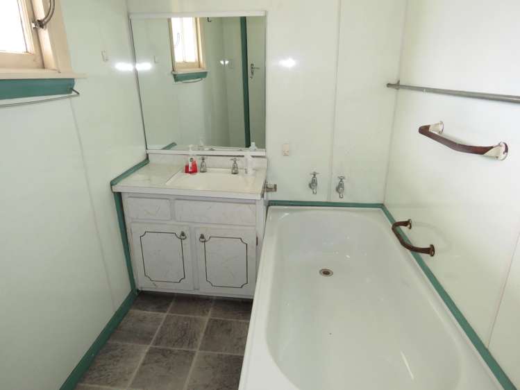 82 Shiel Street Reefton_9