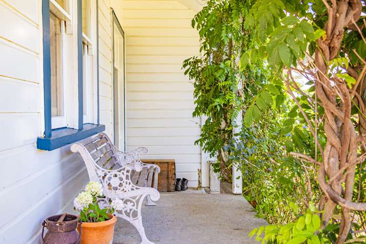 50 Shakespeare Road Bastia Hill_1