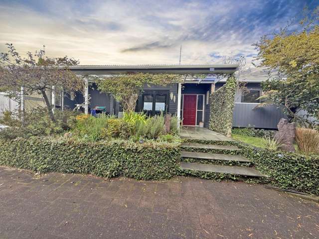 FURNISHED 3 BED NUKUHAU