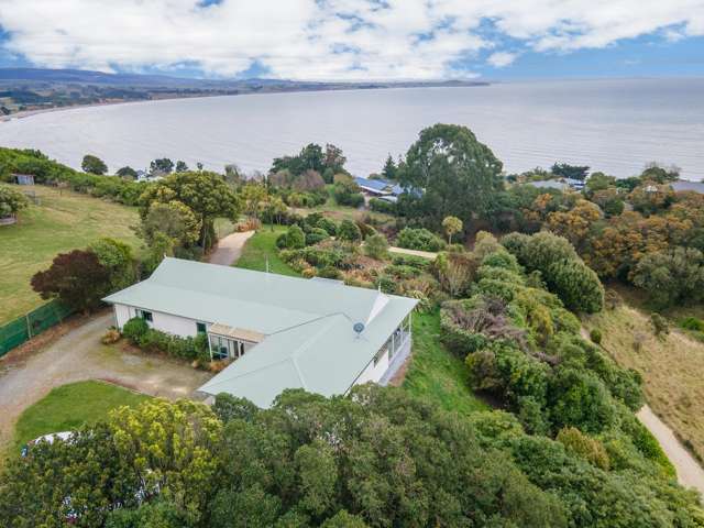 Coastal Elegance at 1 Glamorgan Street, Moeraki