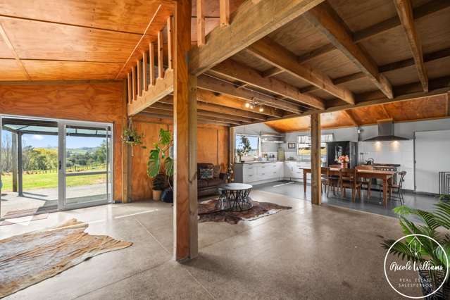 Heritage style barn on 5.5 acres...