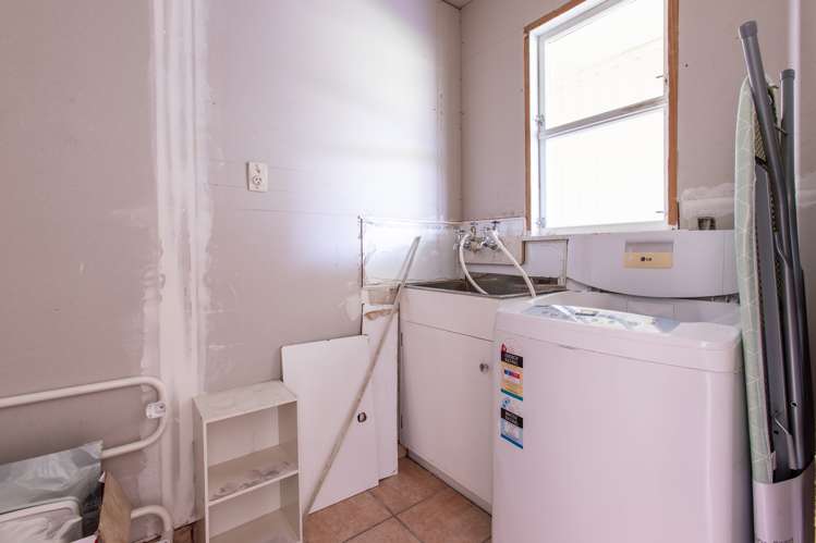 82 Guy Street Dannevirke_16