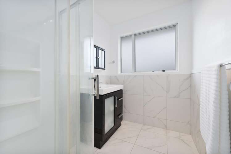 2/27 Spence Road Henderson_6