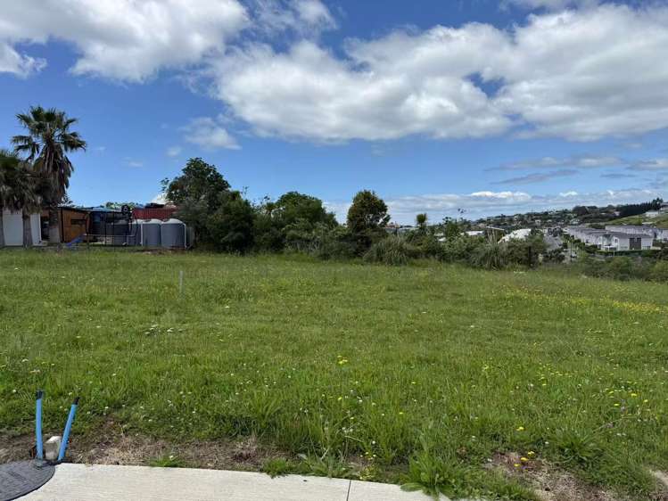 25 Whenuateitei Crescent_0