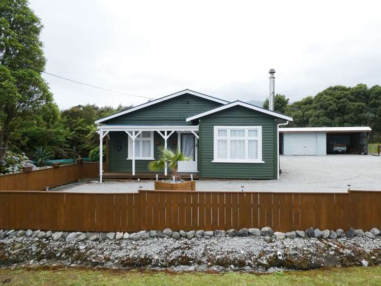 5 Chamberlain Street Waimangaroa_0