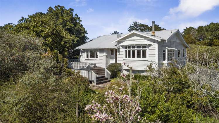 1325 East Coast Road Redvale_12