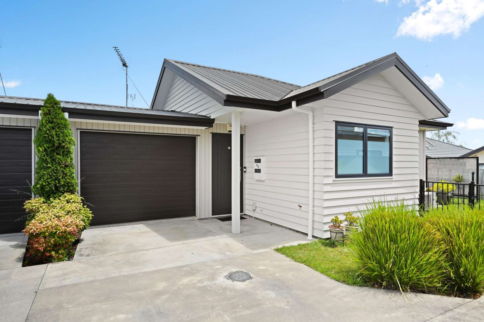  2/2 Lambert Court Glenview_0