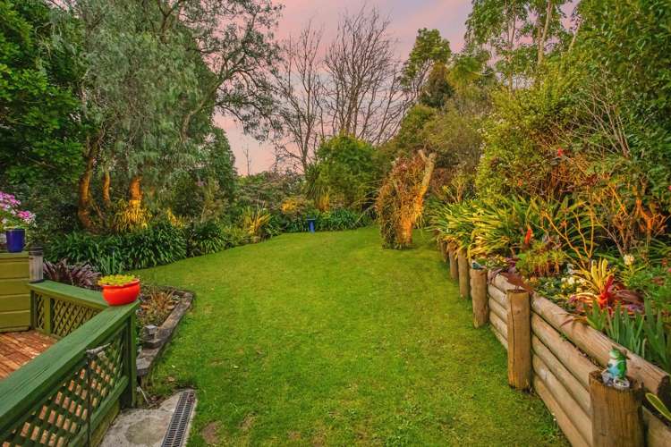 23 Pinewood Grove Botany Downs_24