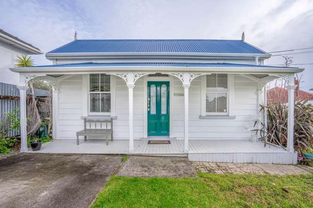 Famous Wisteria Cottage Featured on the TV Sho...
