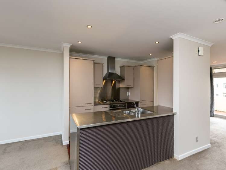 72/305 Evans Bay Parade Hataitai_10