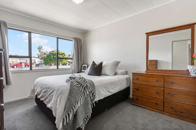 2/1 Silverstone Place Henderson_8