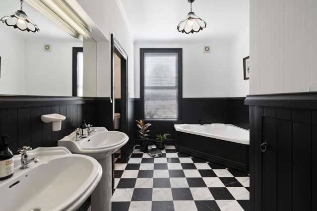 19 Johnson Street Bulls_2