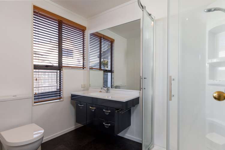 5a Scotston Grove Witherlea_14