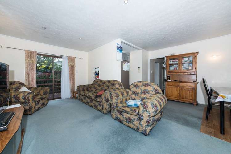 2/17 Chislehurst Street Henderson_3