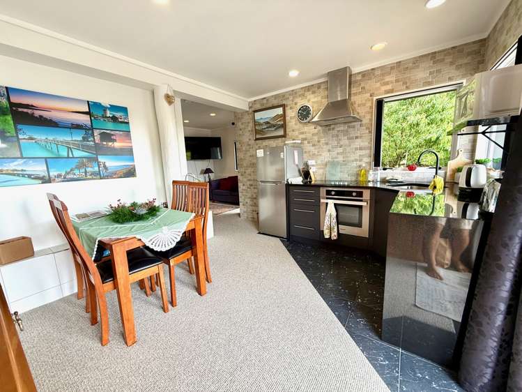 2A Robert St Raglan_2