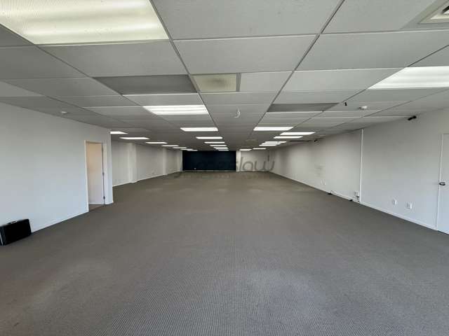 Full Floor Office – Prime Wairau Position