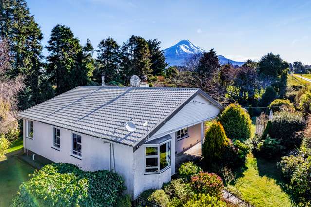 Tranquil Rural Charm With Stunning Mountain Views