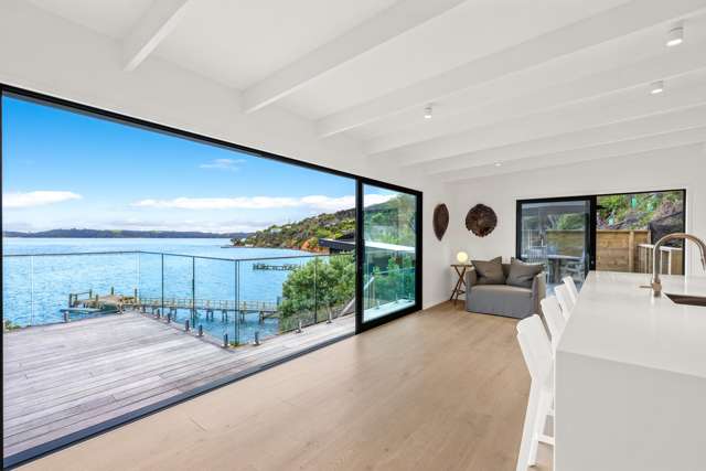 Private Waterfront. Endless Views...