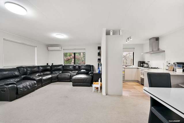 46 Maywood Crescent Glen Eden_4