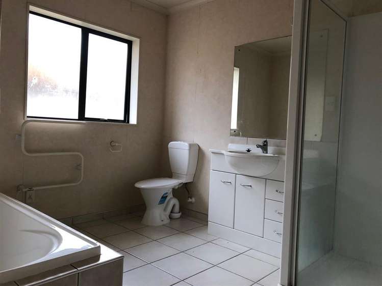 16 Erne Crescent East Tamaki_8