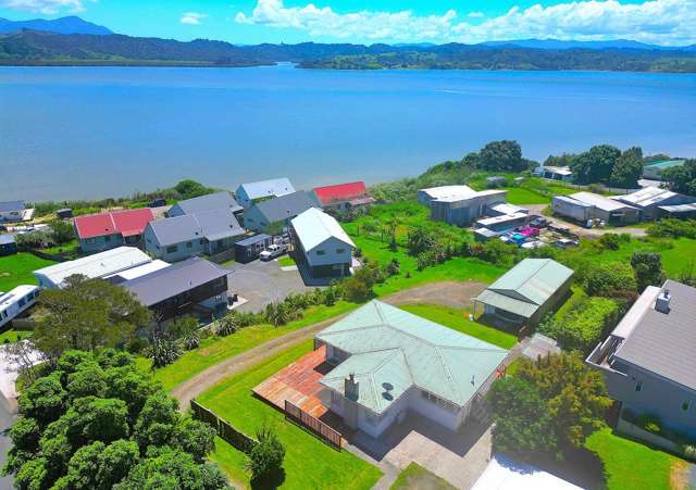 Rawene Water Views – 3-Bed Home + Granny Unit