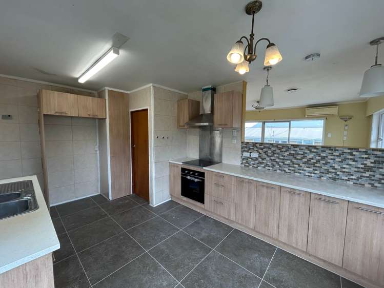 1/98 Te Atatu Road Te Atatu South_1