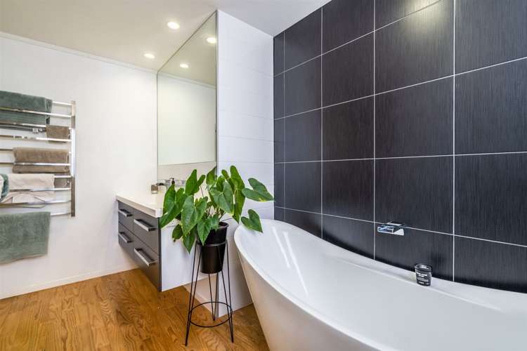 8 Castleton Street Birkdale_16