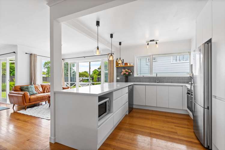 85 Tiroroa Avenue Te Atatu South_5