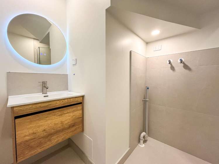 6/9 Aeroview Drive 1603_9
