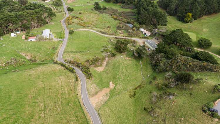 340 South Makara Road Makara_16