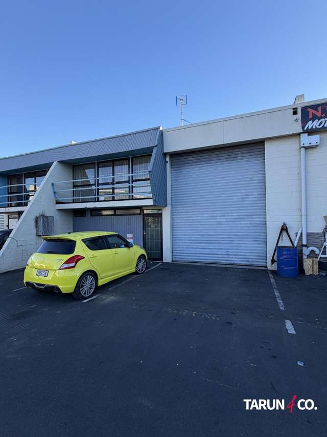 168 Sqm Warehouse +4 car parks - Otahuhu