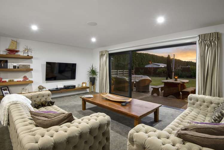 17 Carnaveron Drive Lincoln_5