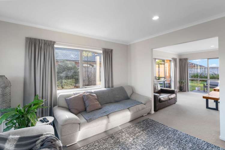 39 Faringdon Boulevard Rolleston_9