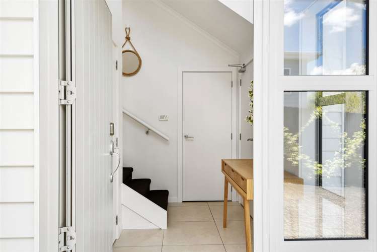 7a Varlene Terrace Forrest Hill_2