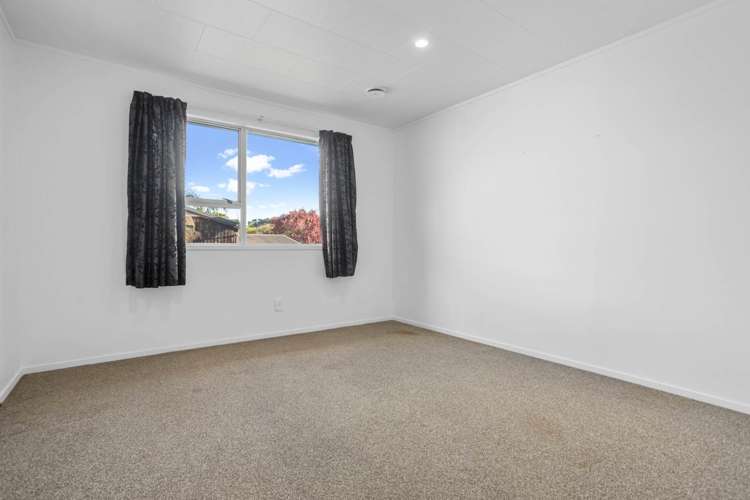 11 Castlewood Grove Blockhouse Bay_7