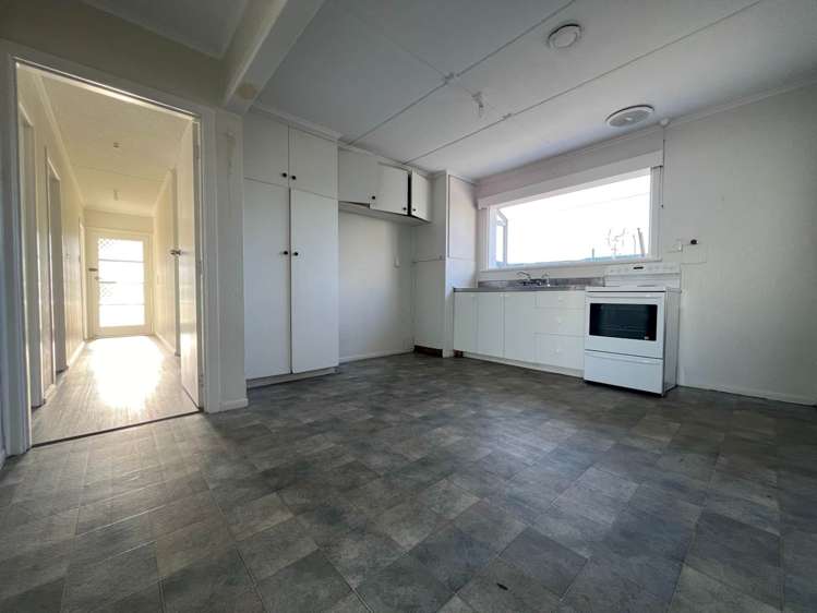 74 Russell Road Manurewa_4