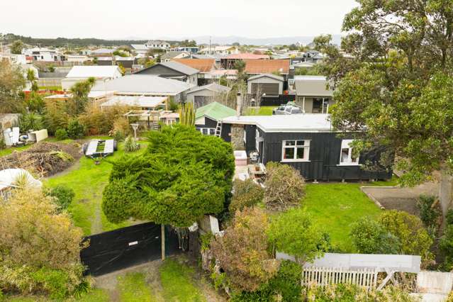 8 Robbie Street Foxton Beach_1