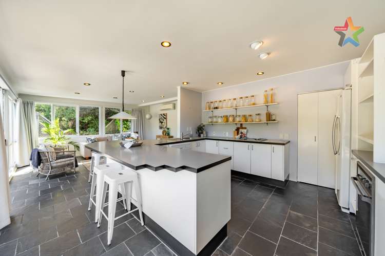 12 Whiorau Grove Lowry Bay_10