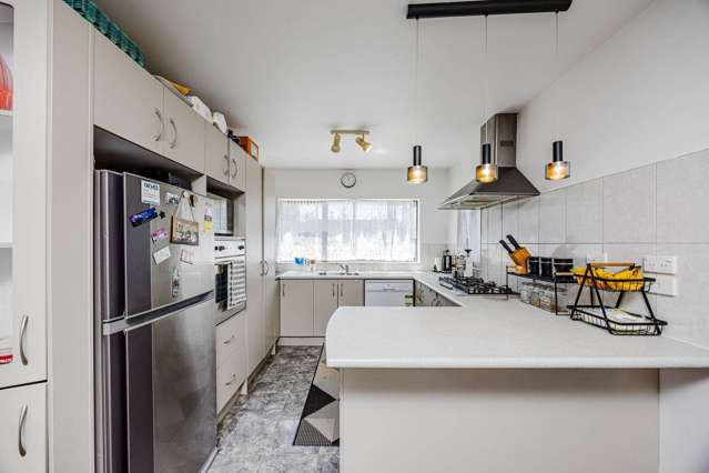 13 Asics Drive Favona_3