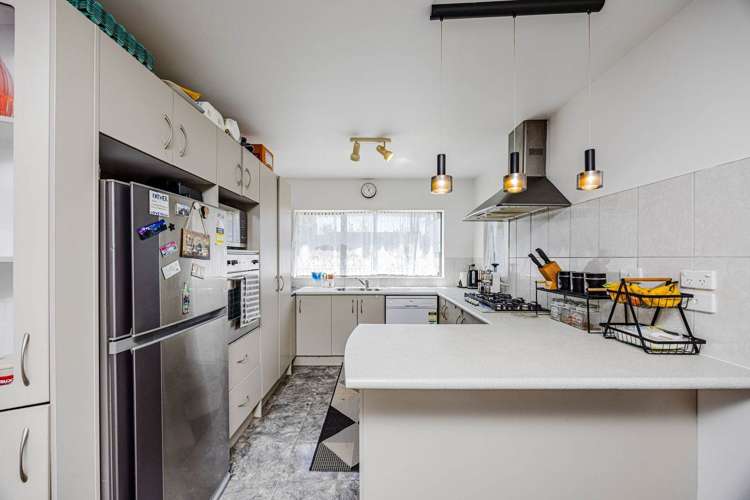 13 Asics Drive Favona_3